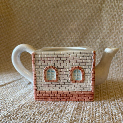 Cottage Teapot Pot