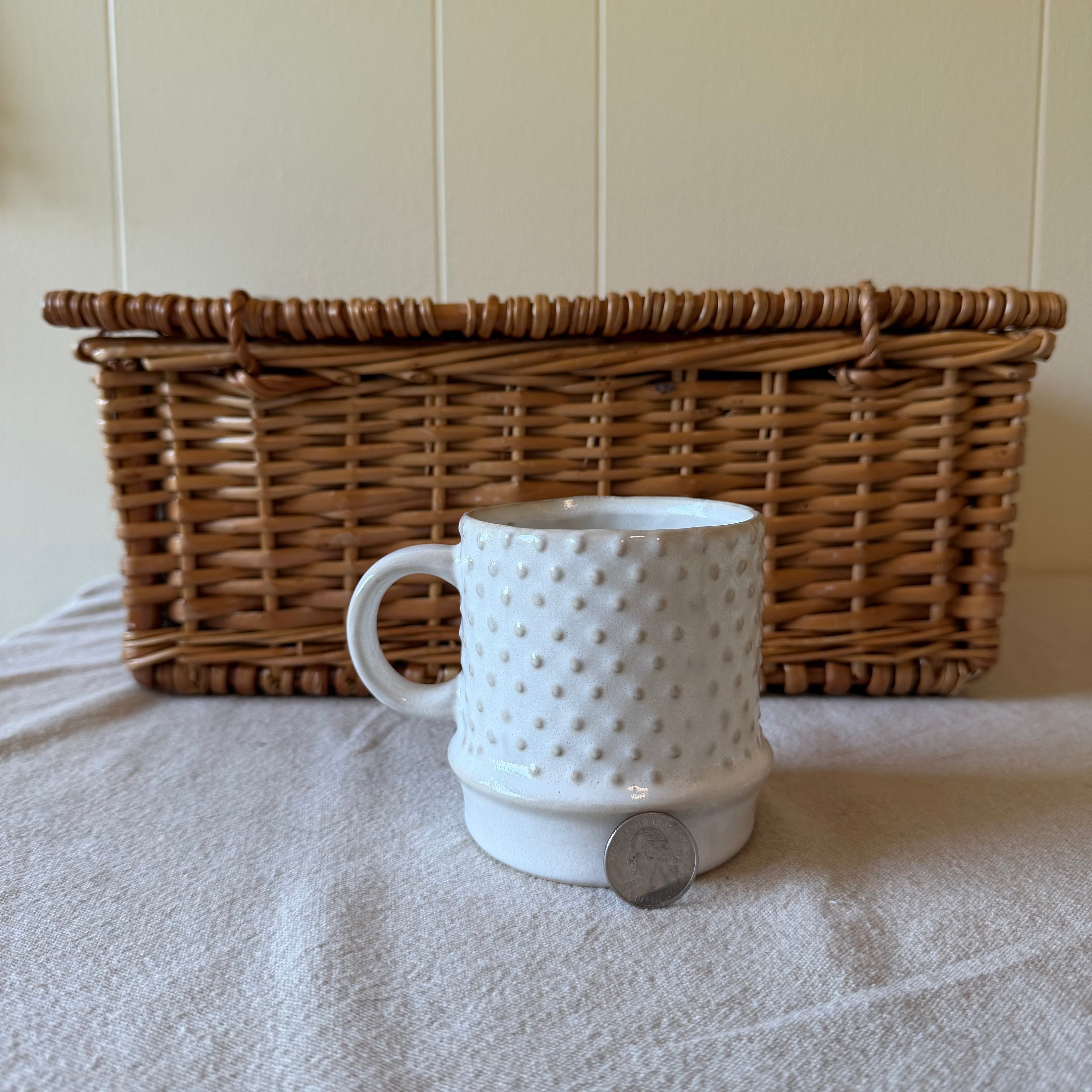 White Dotted Mug Pot