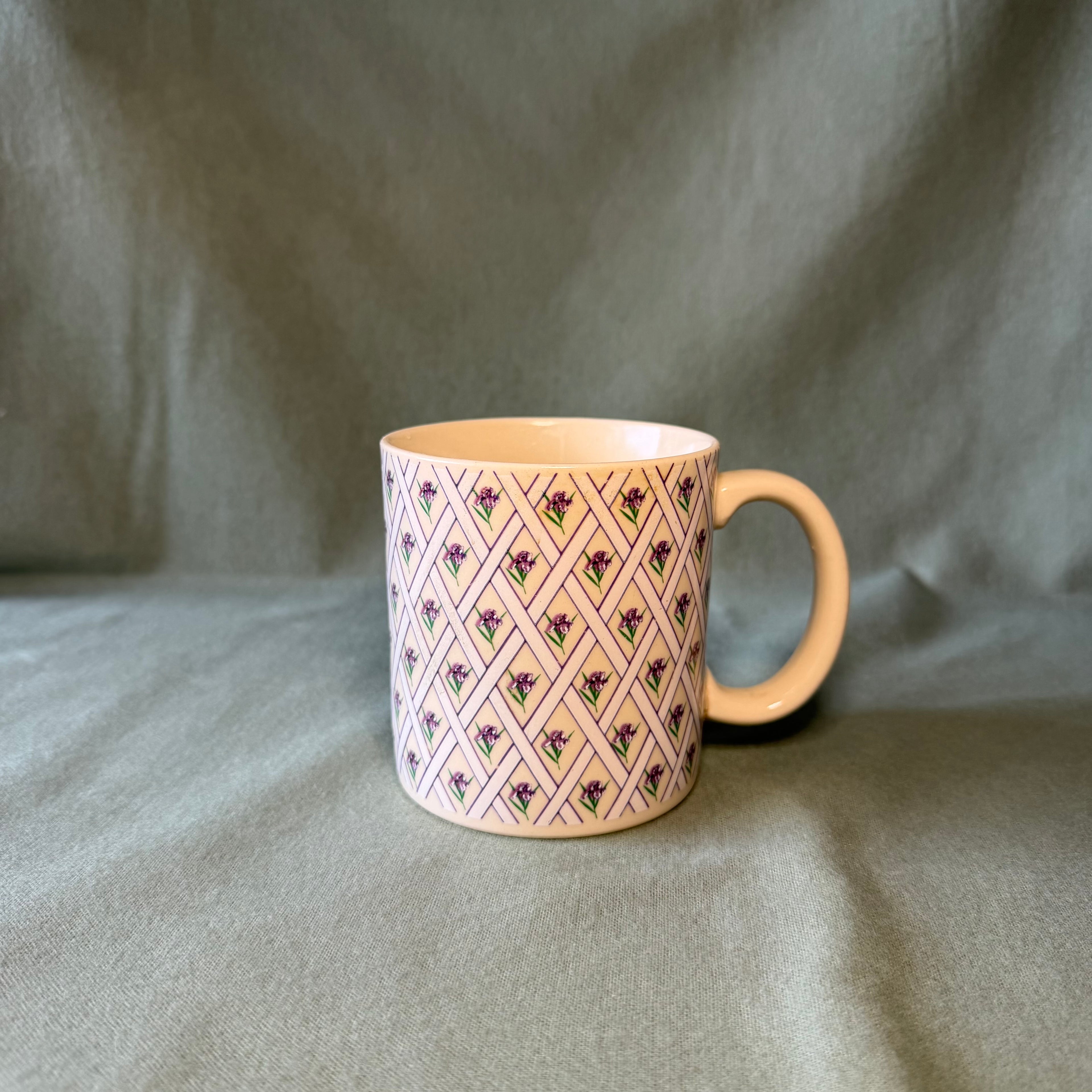 Violet Mug Pot