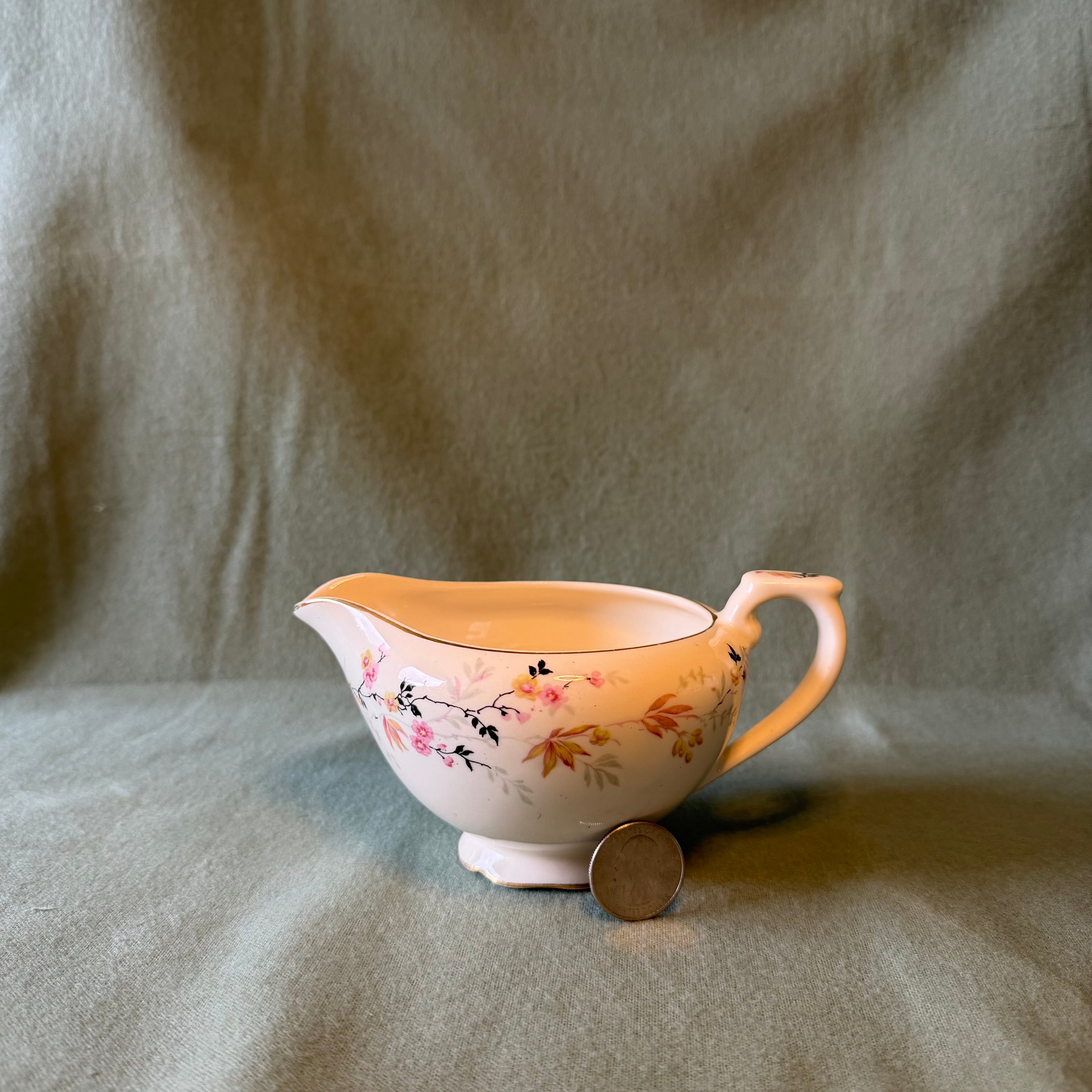 Delicate Gravy Boat Pot