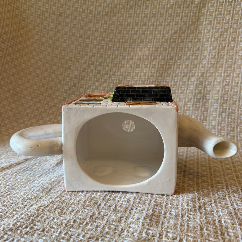 Cottage Teapot Pot