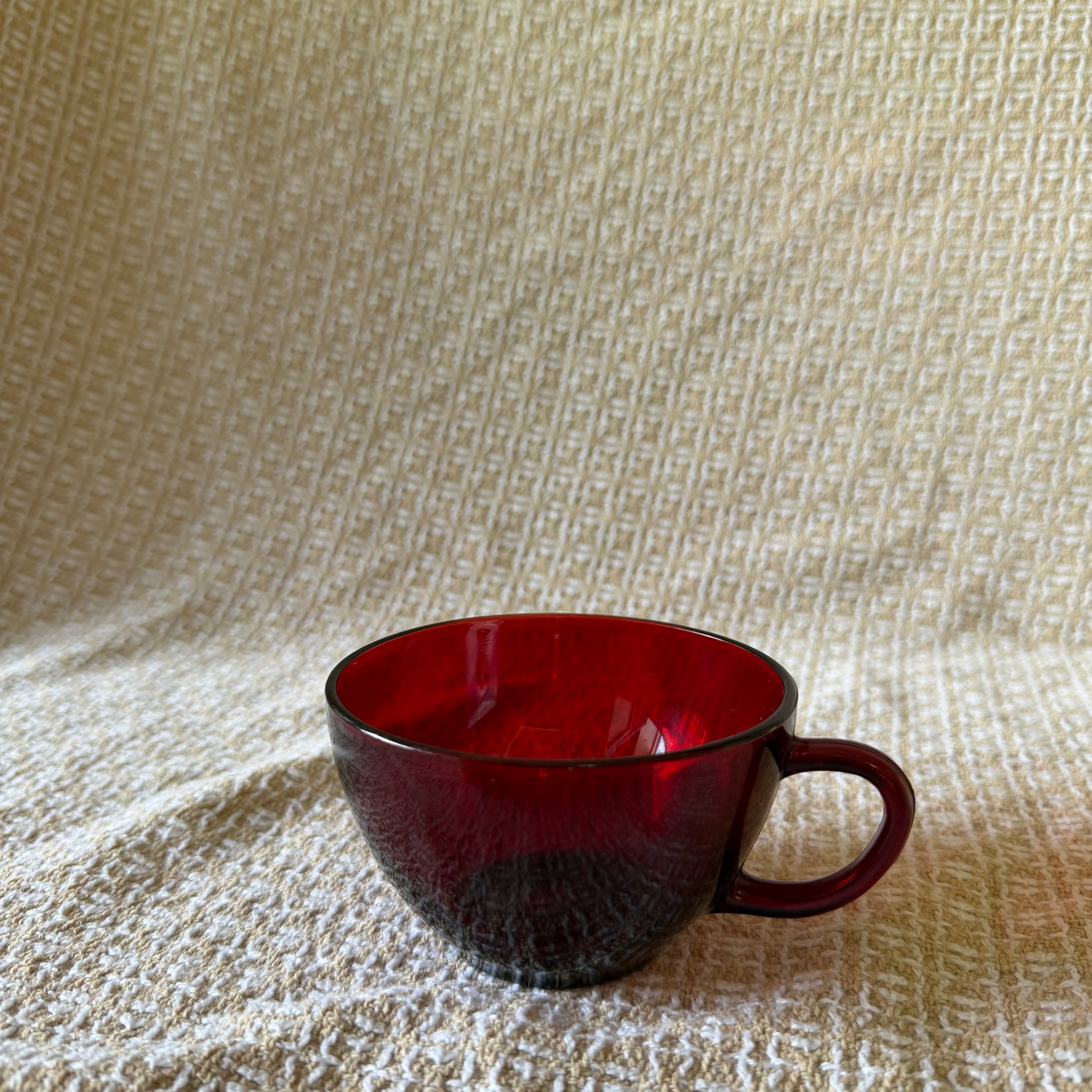 Red Glass Punch Cup Pot