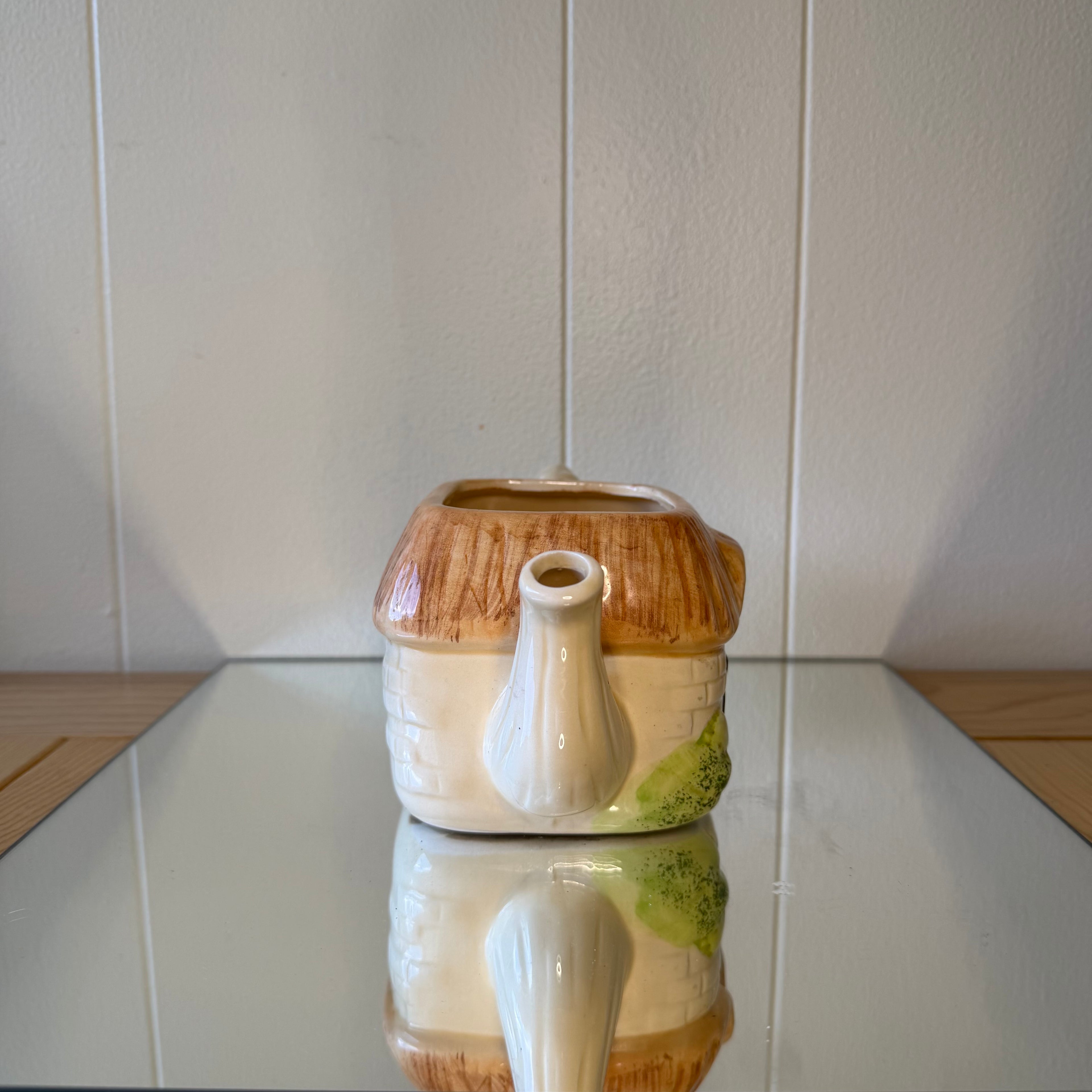 Cottage Teapot Pot