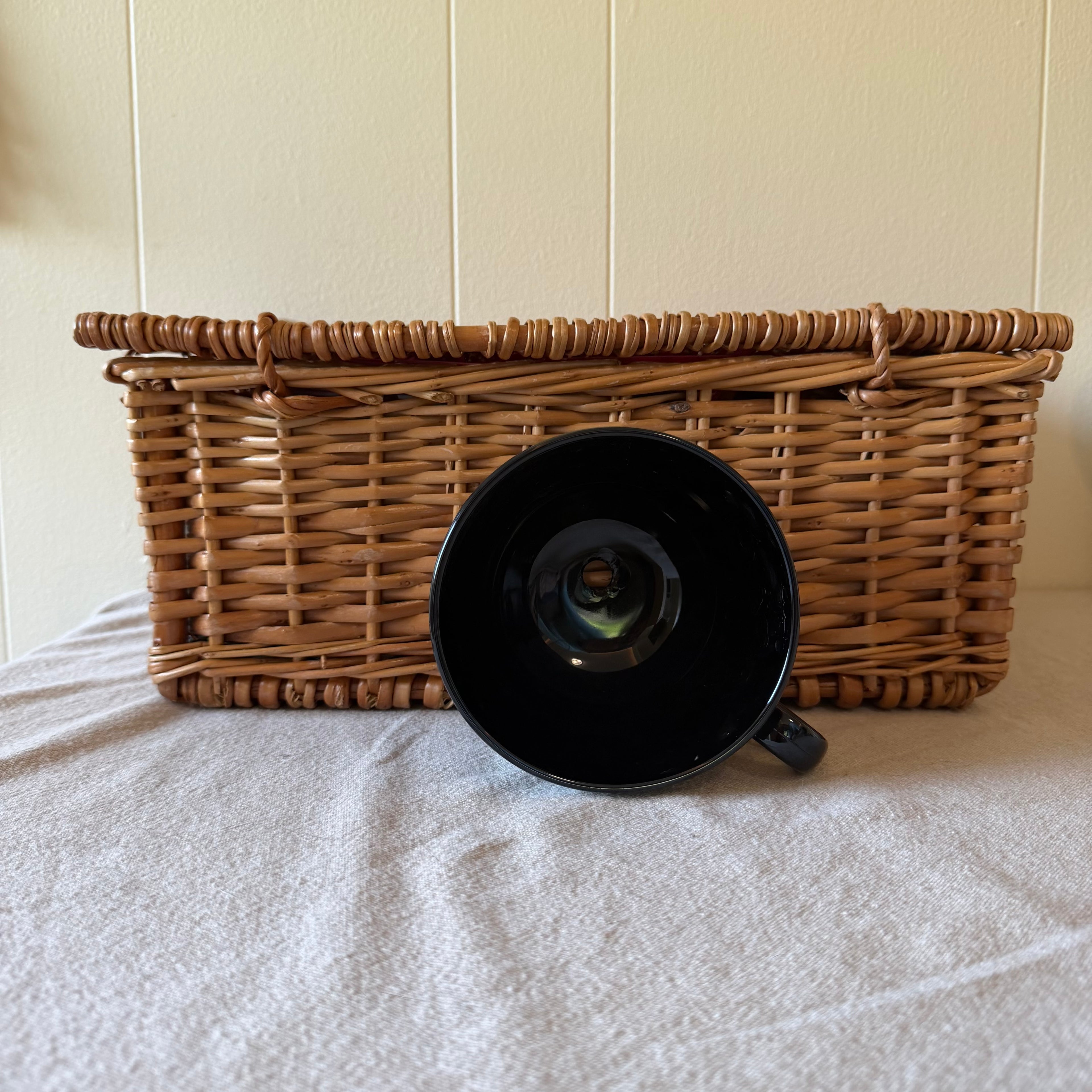 Large Black Mug Pot