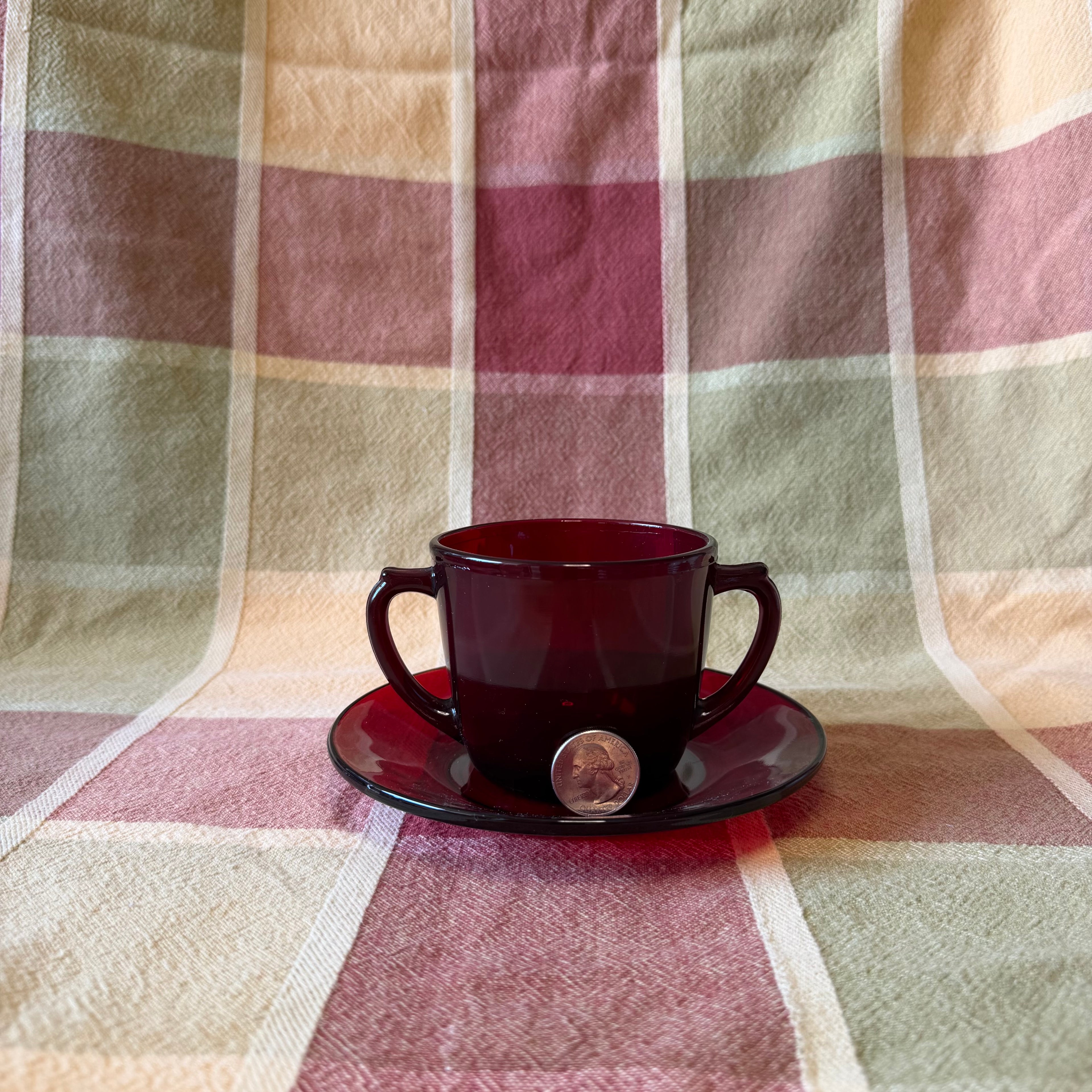 Red Glass Double Handle Cup Pot