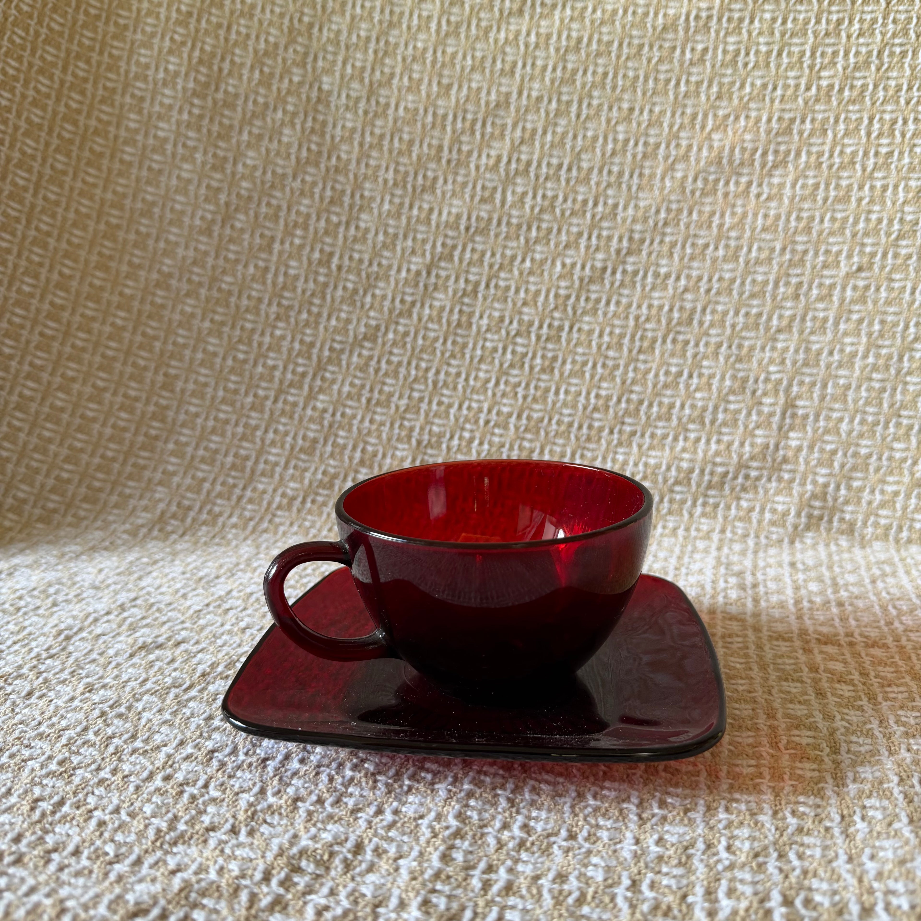 Red Glass Punch Cup Pot
