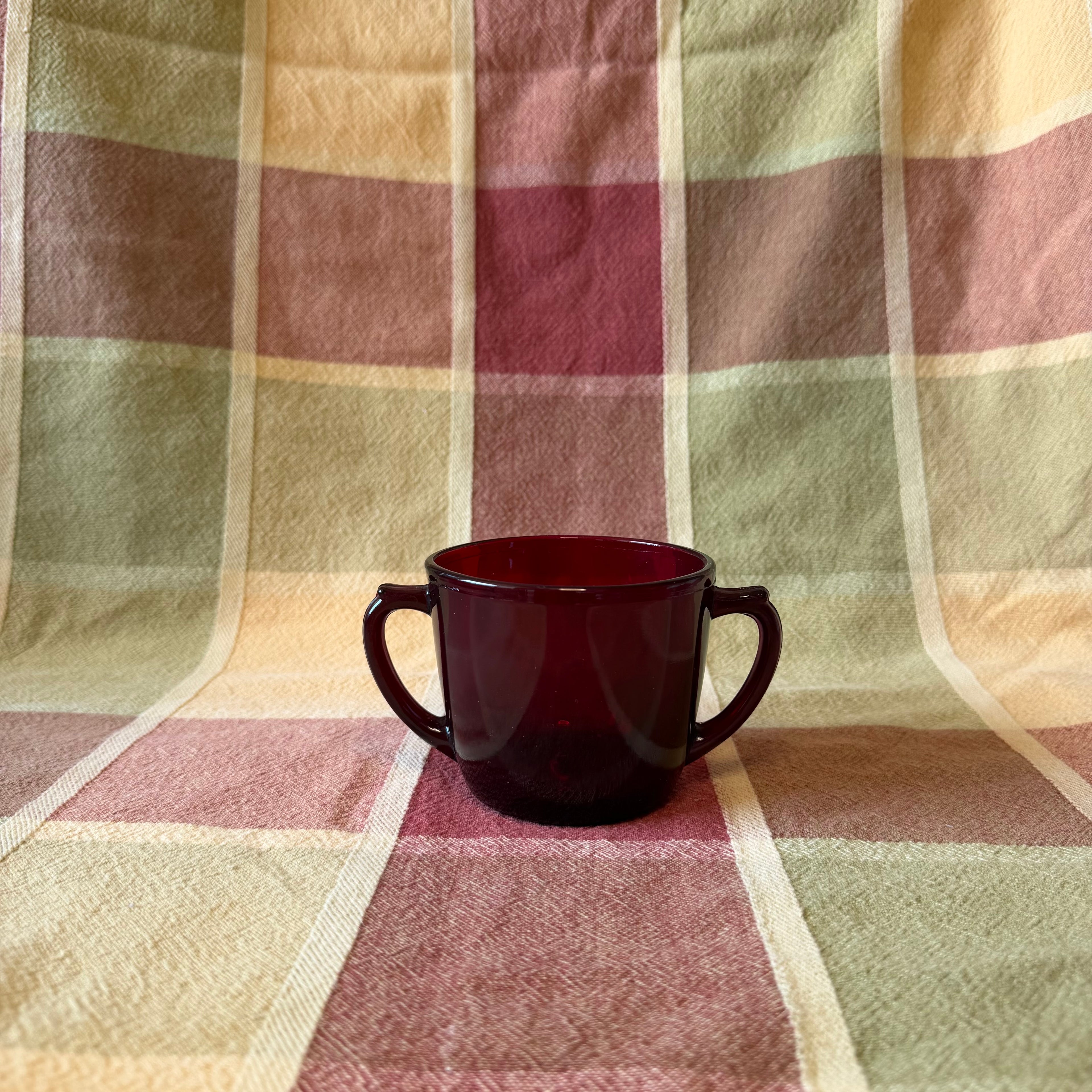 Red Glass Double Handle Cup Pot