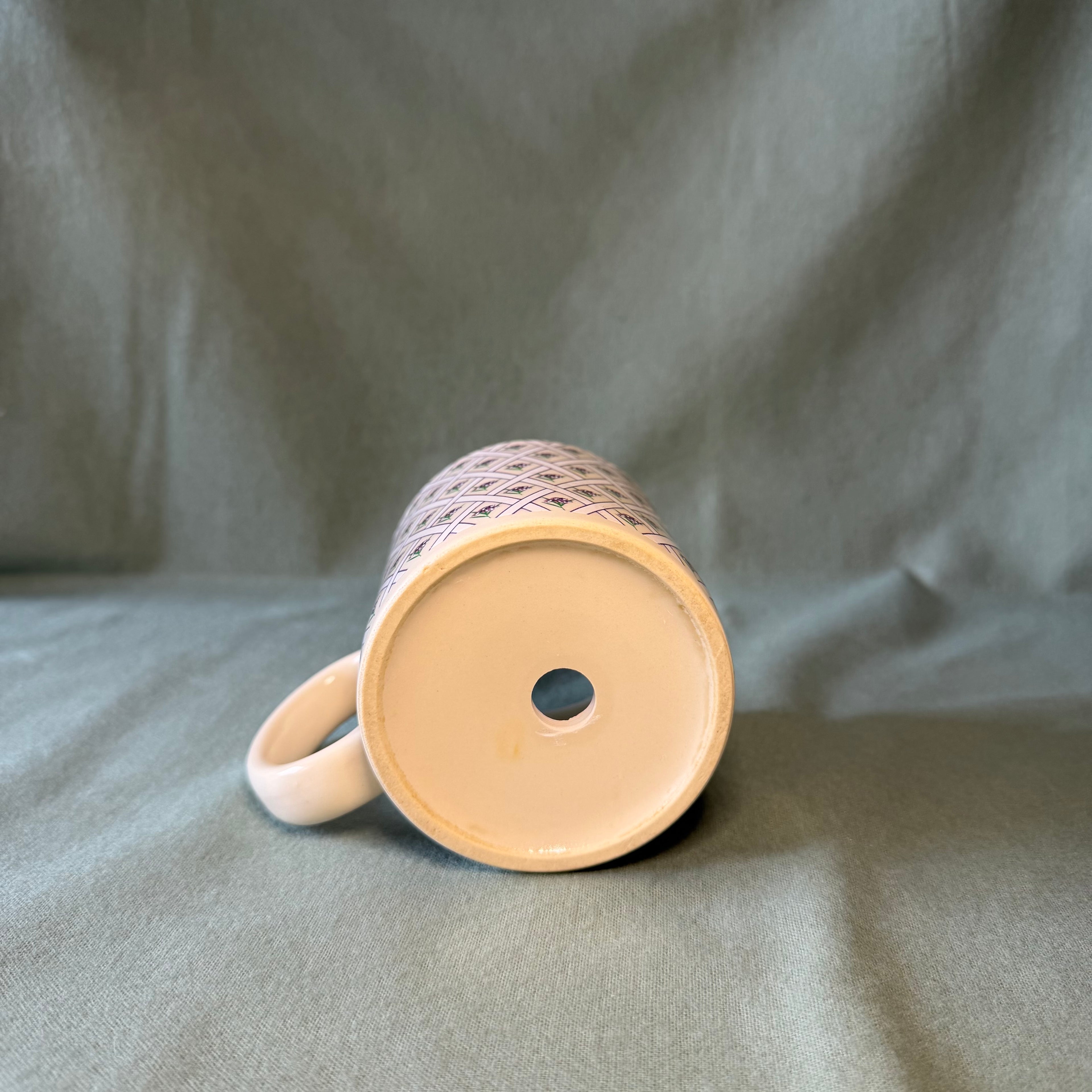 Violet Mug Pot