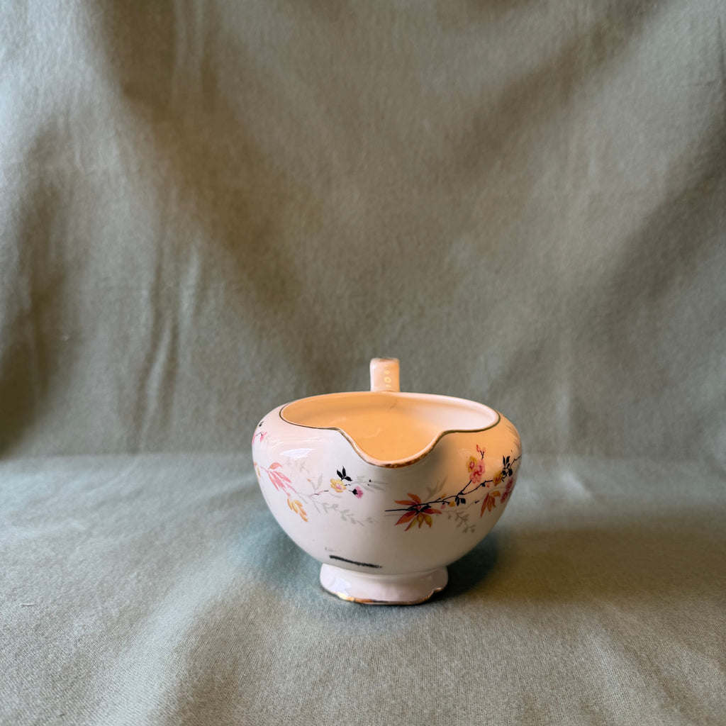 Delicate Gravy Boat Pot