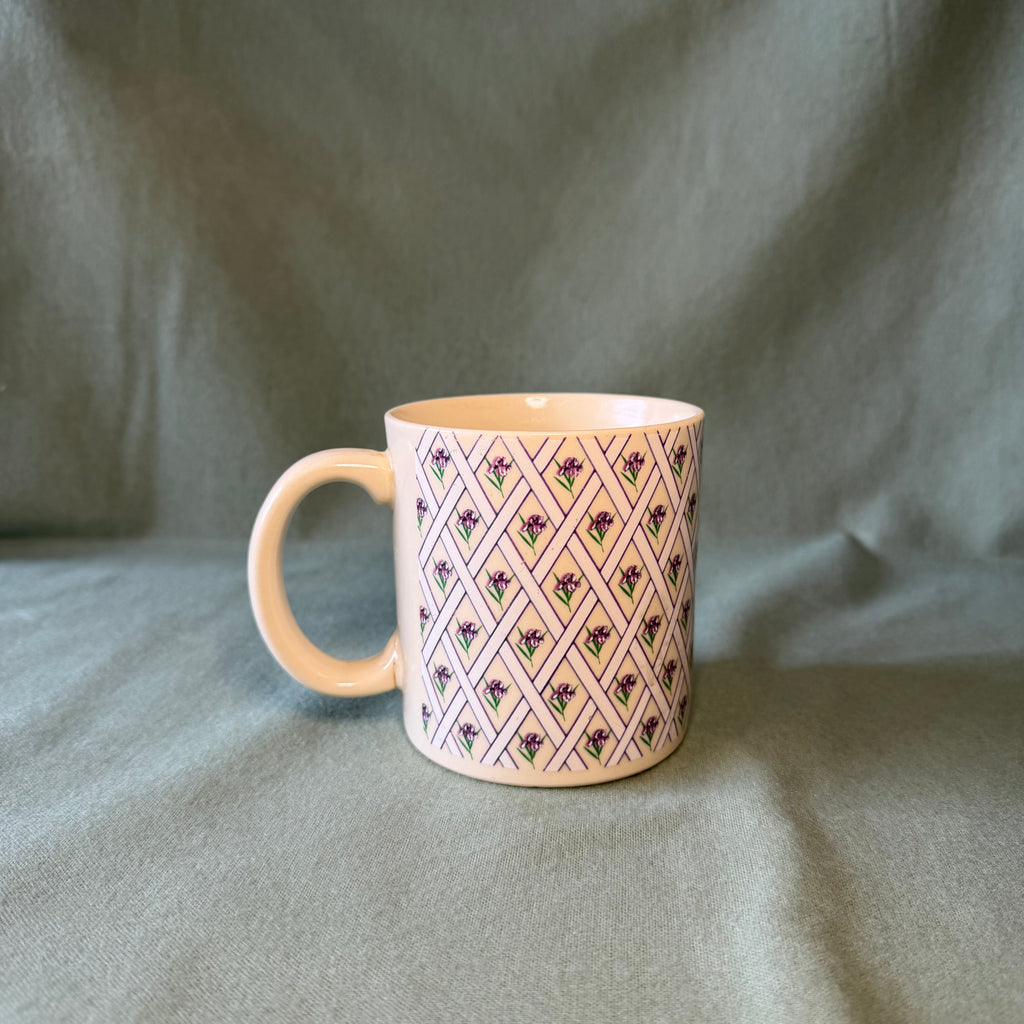 Violet Mug Pot