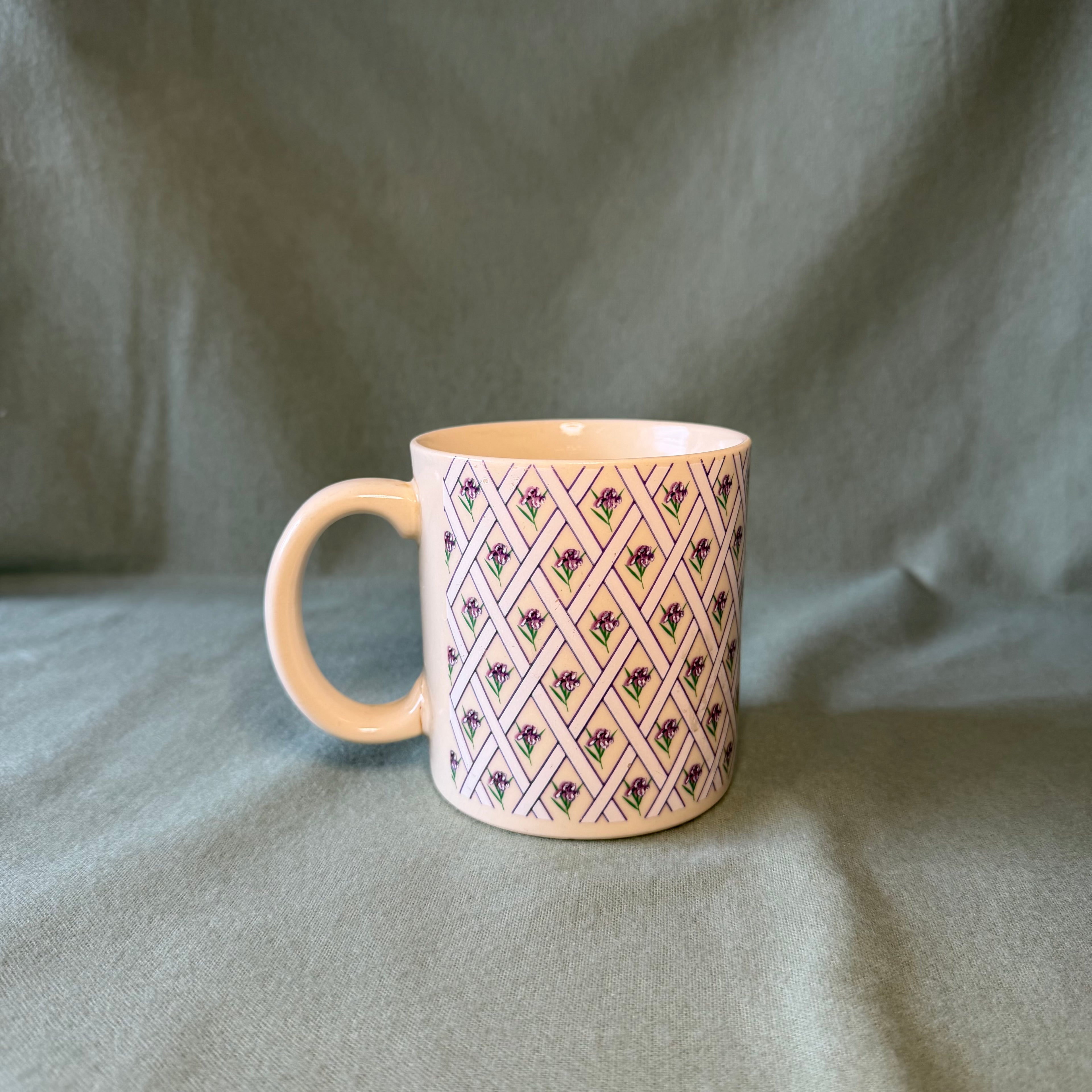 Violet Mug Pot