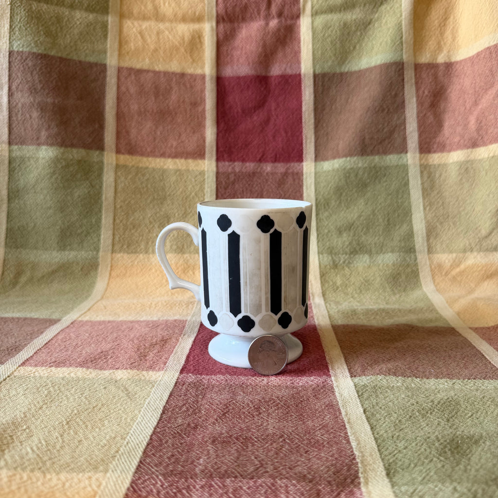 Black and White Tea Cup Pot