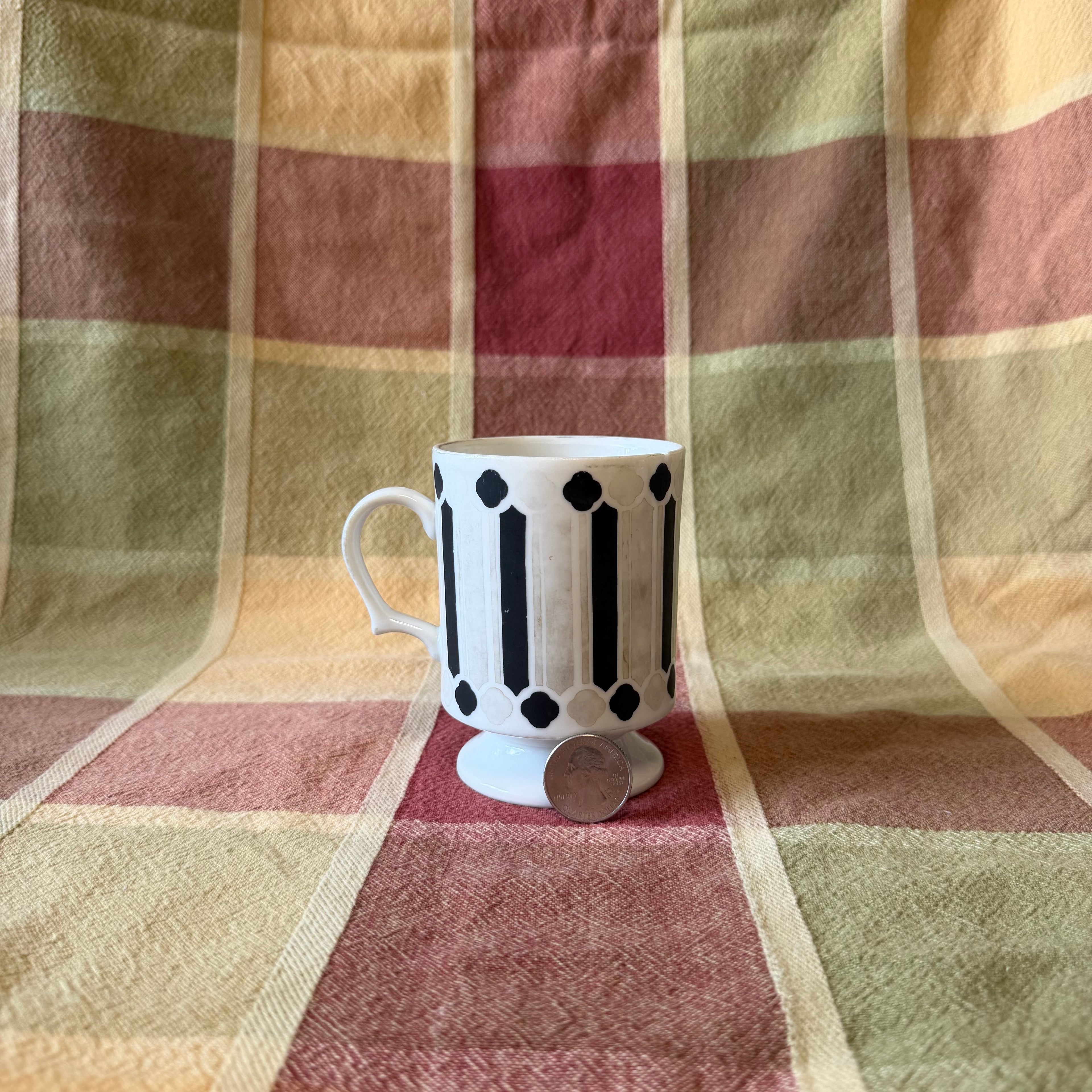 Black and White Tea Cup Pot