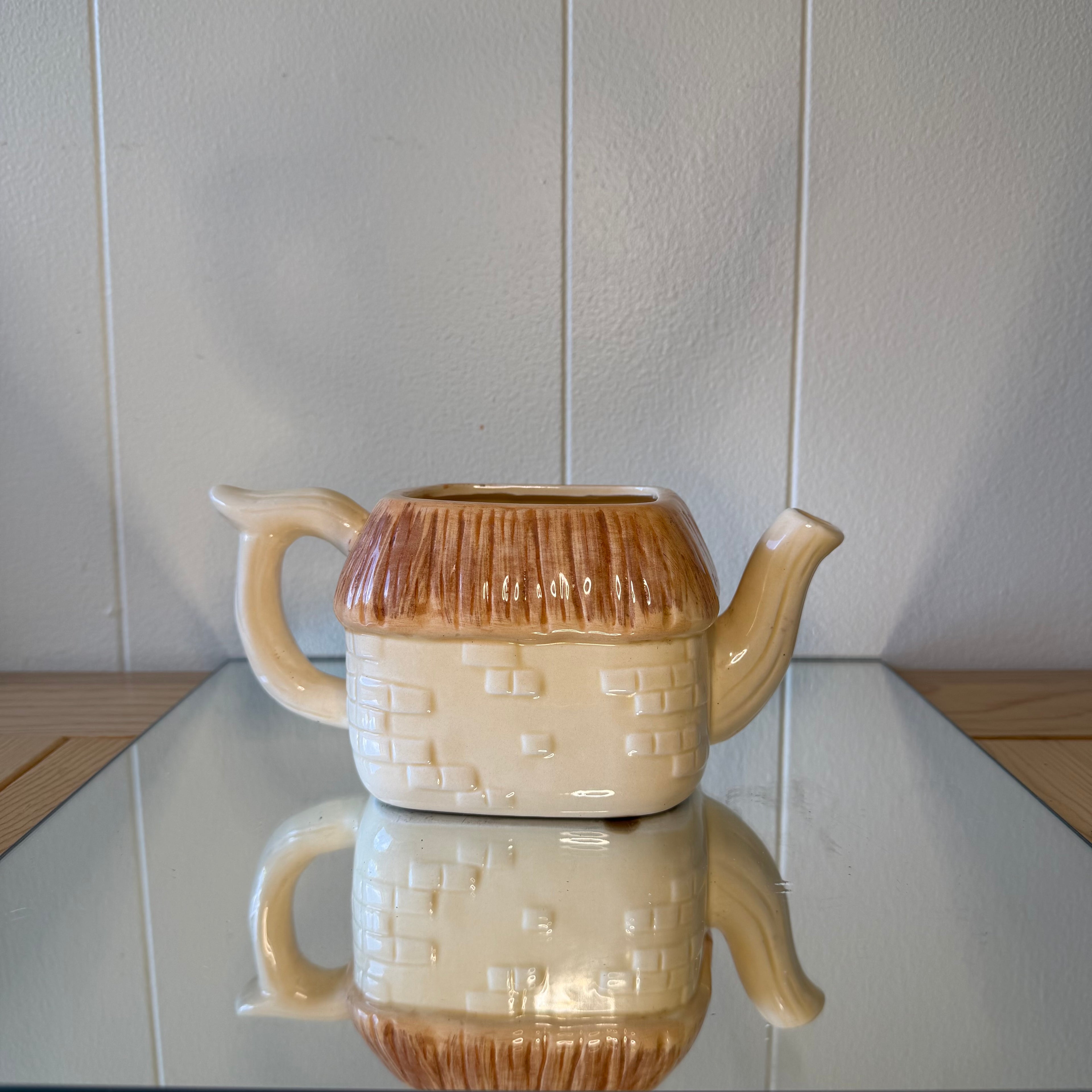 Cottage Teapot Pot