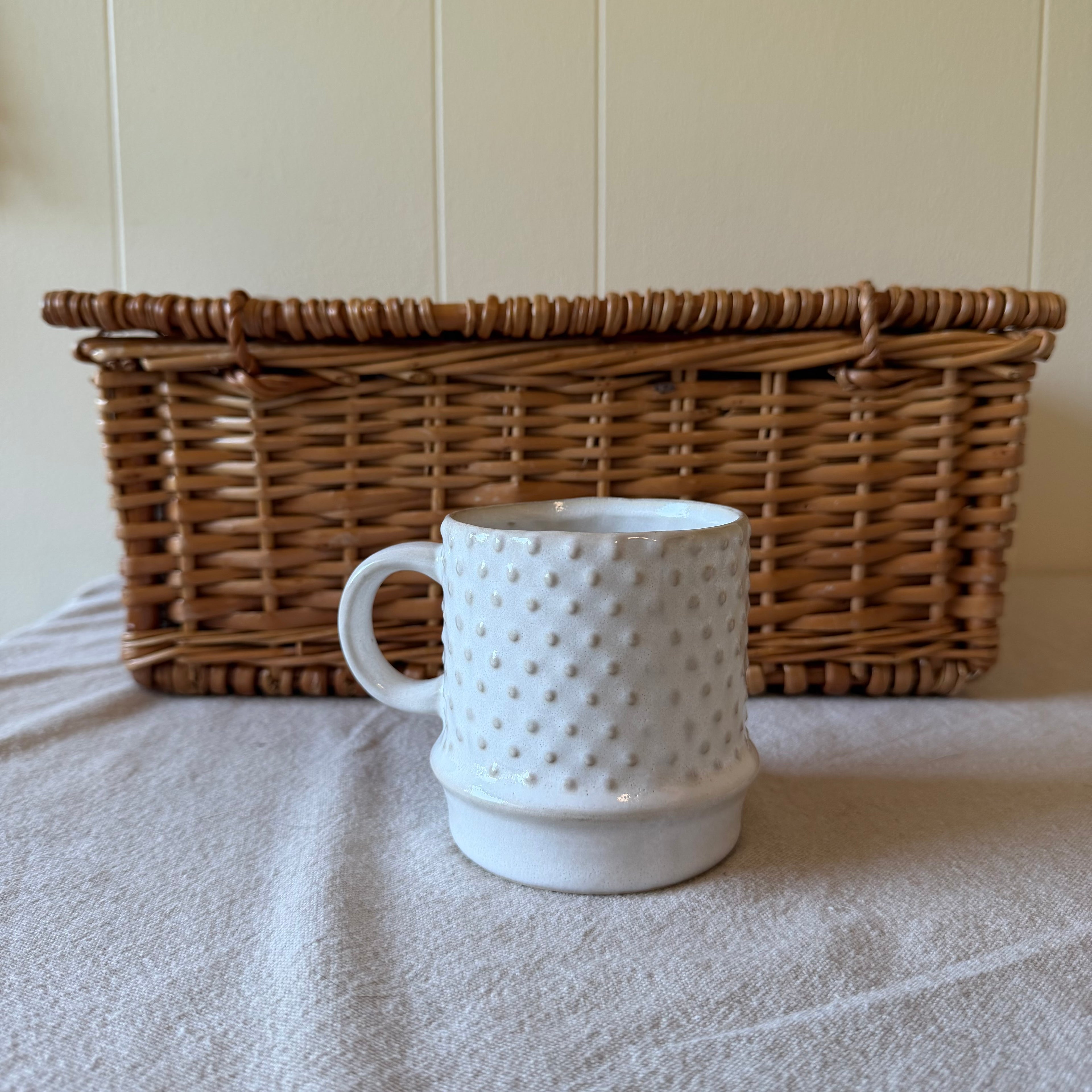 White Dotted Mug Pot