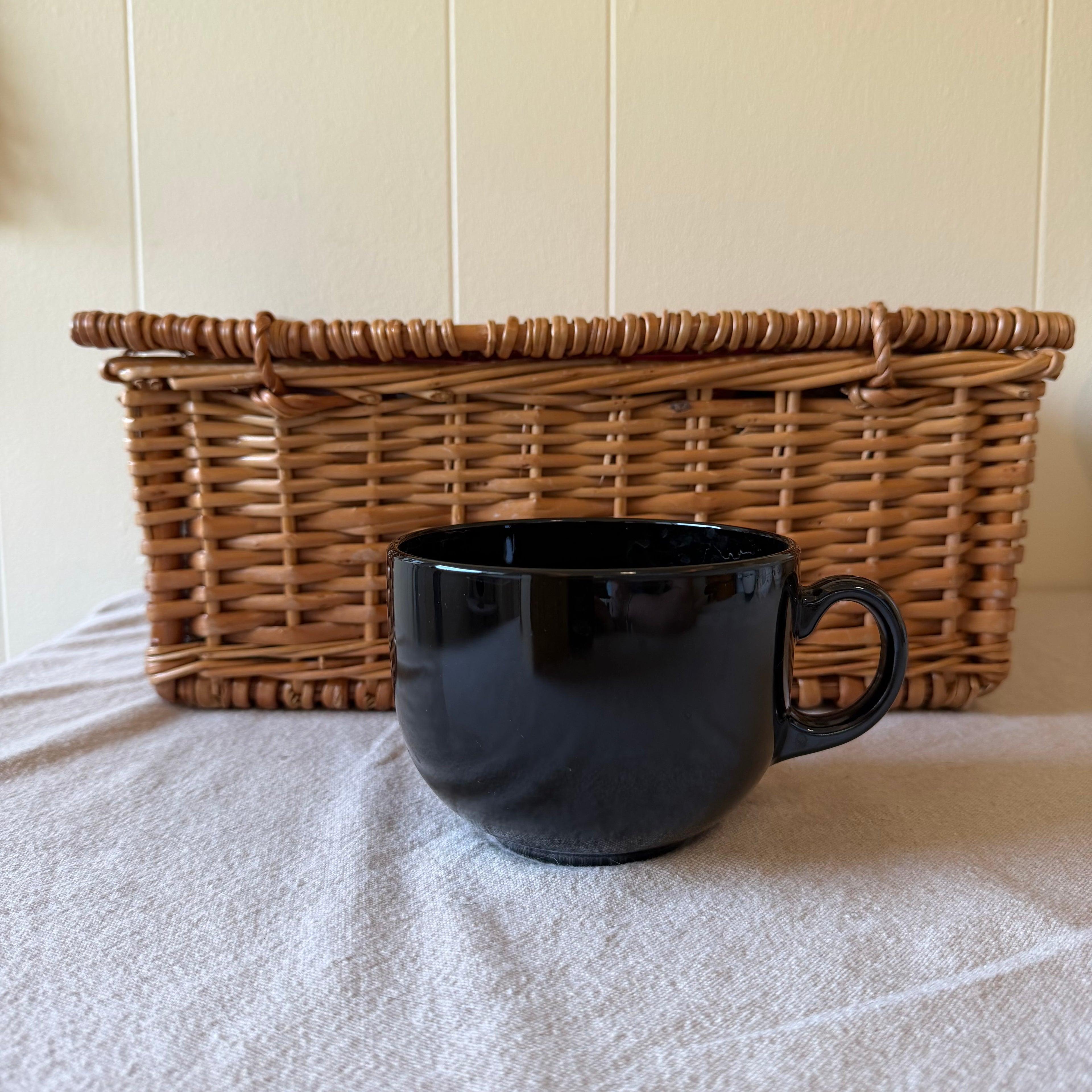 Large Black Mug Pot