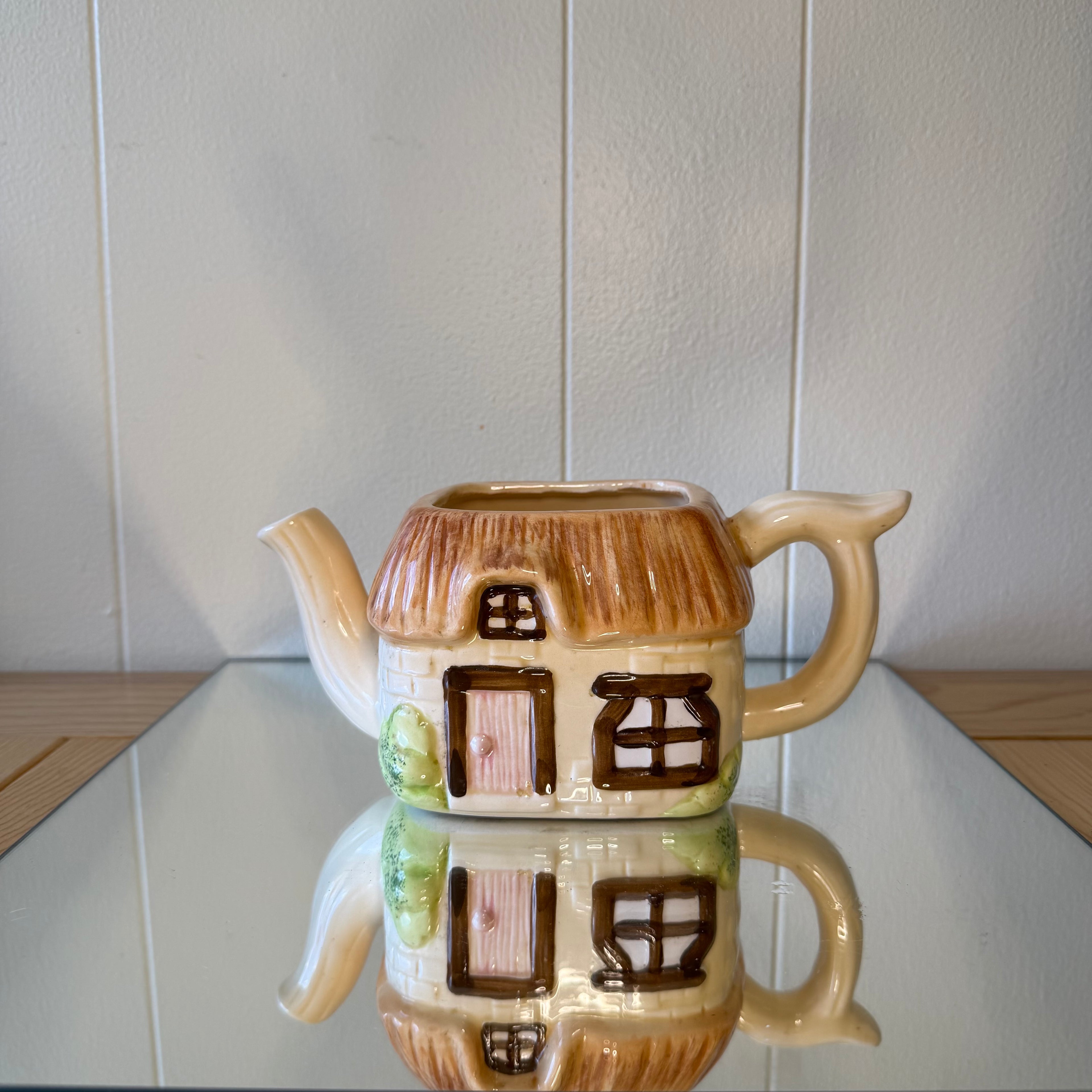 Cottage Teapot Pot