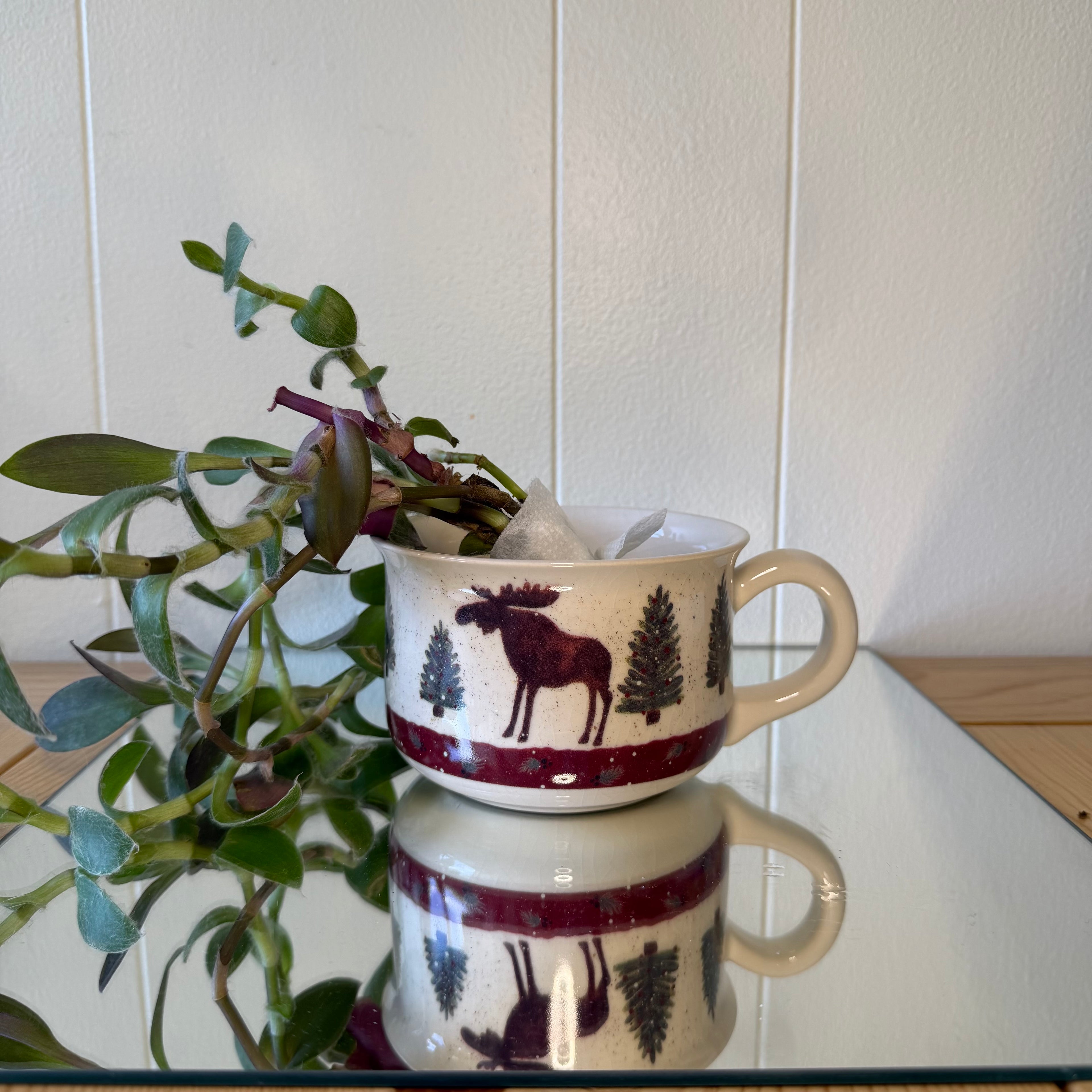 Bear Moose and Spruce Mug Pot
