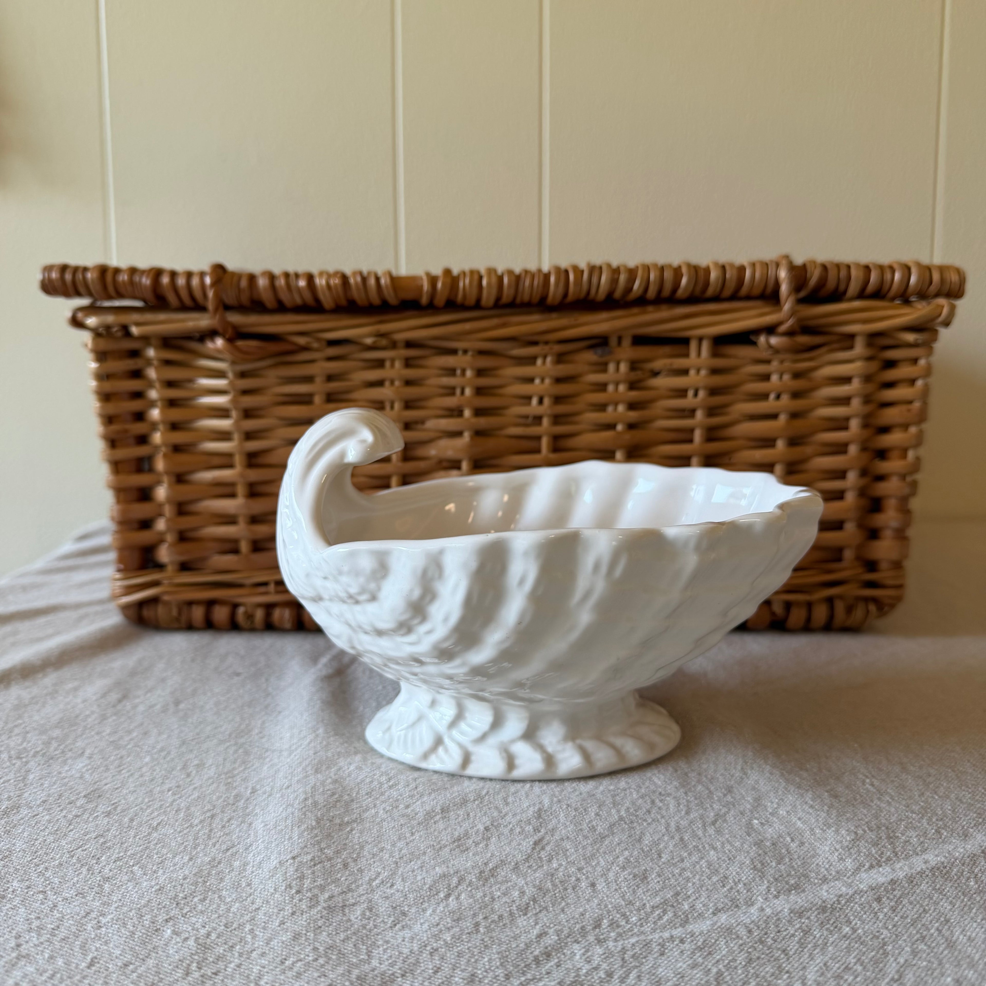 Clamshell Pot