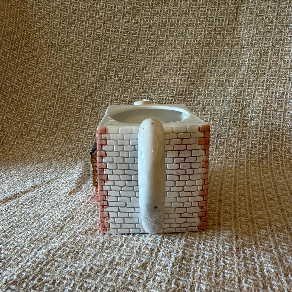 Cottage Teapot Pot