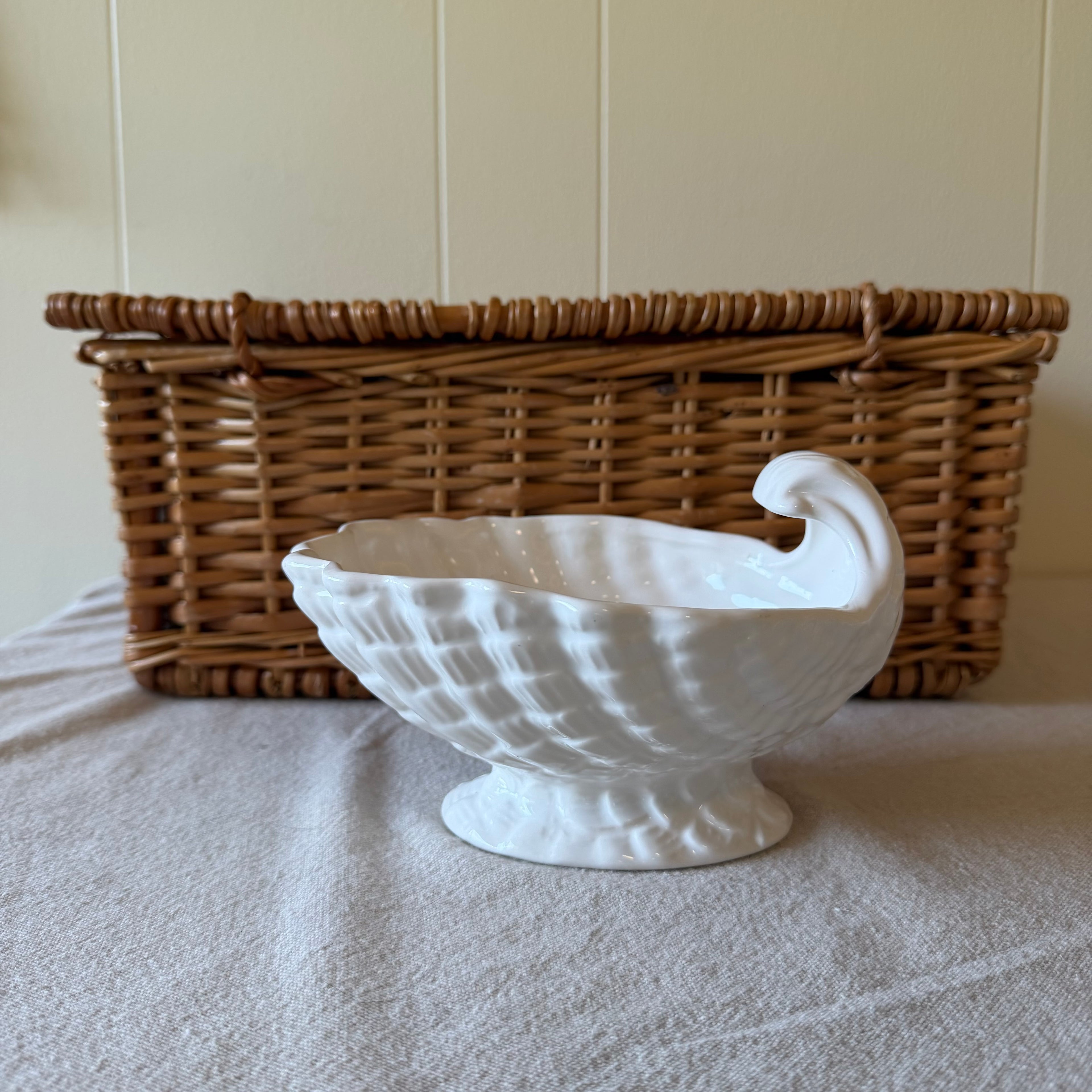 Clamshell Pot