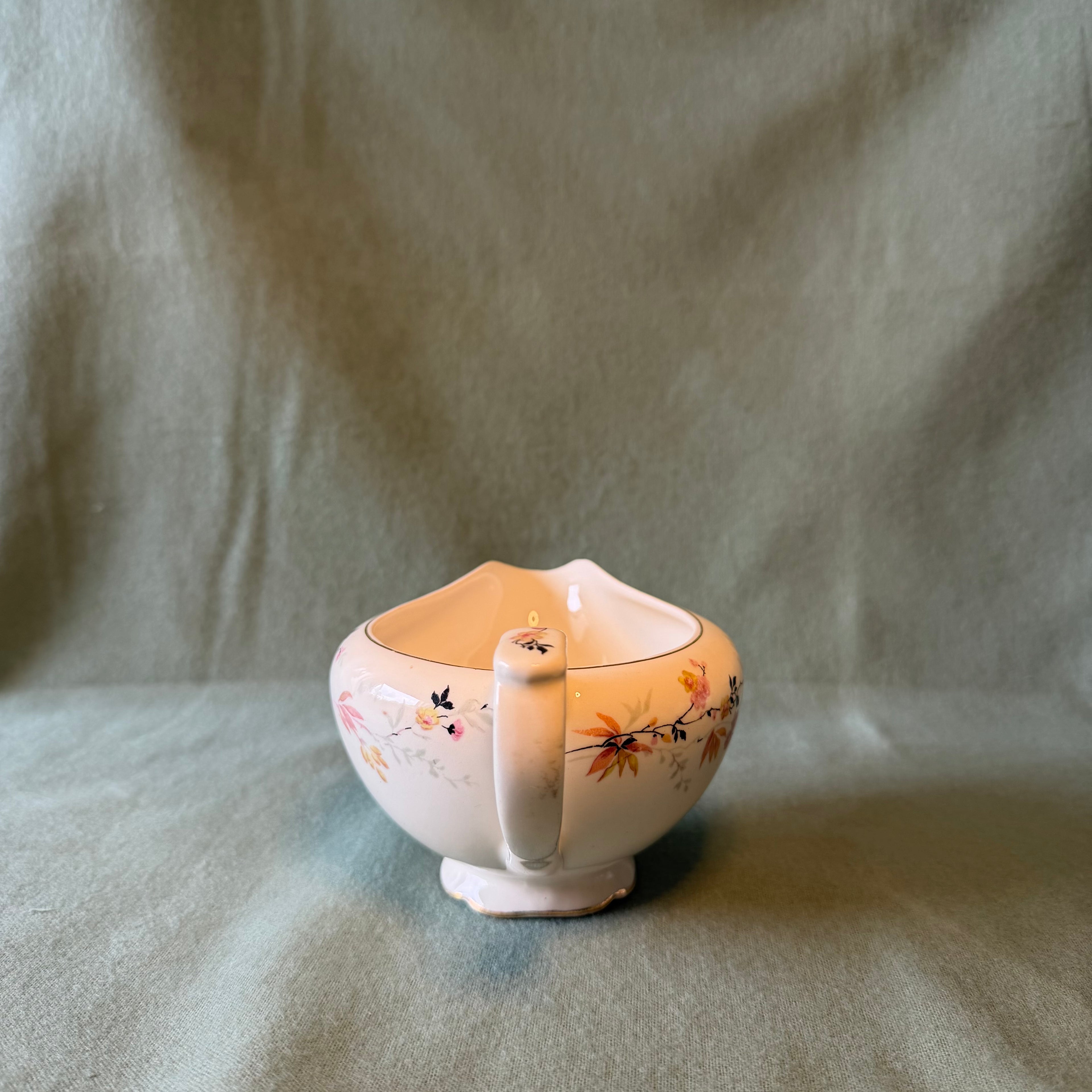 Delicate Gravy Boat Pot